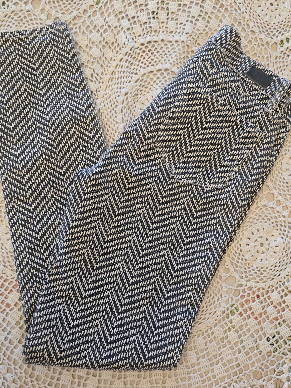 PAIGE Hoxton Ankle Jeans Women 26 Black White Chevron High Rise Skinny